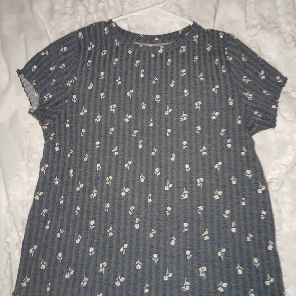Bluish gray shirt with tiny flowers - Picture 3 of 3